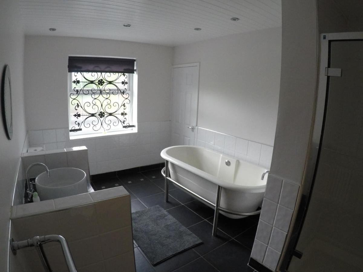 The Boathouse Wylam Hotel Екстериор снимка