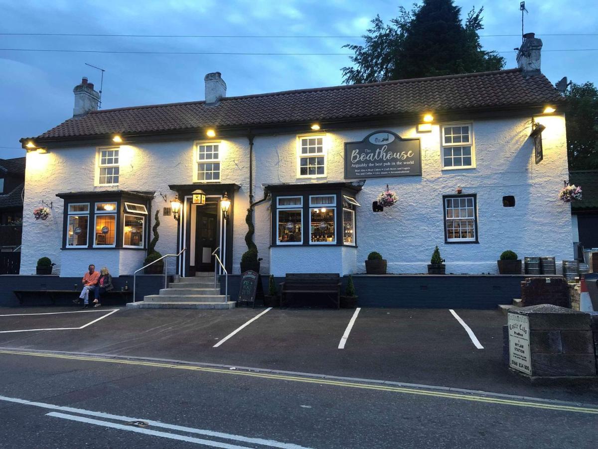 The Boathouse Wylam Hotel Екстериор снимка